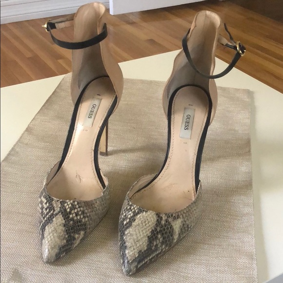 Guess Pumps - Picture 2 of 3